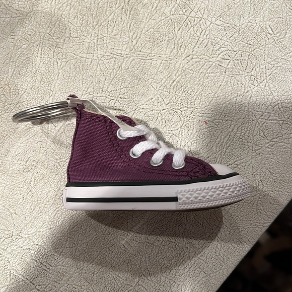 Converse purple shoe keychain brand new - Picture 2 of 2